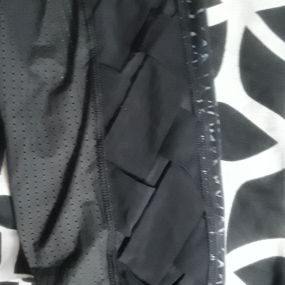 Lululemon - Picture 2 of 3